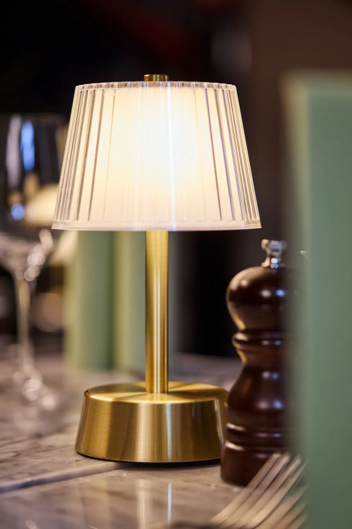 LED Lamp Cordless Jay 22 x Ø 12 cm 18 Std. Gold