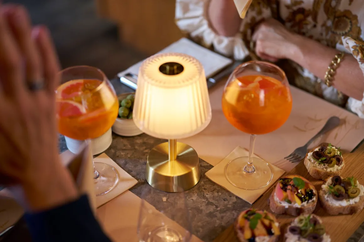 LED Lamp Cordless Jay 22 x Ø 12 cm 18 Std. Gold