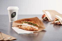 Snack Sacchetto mit weißer 2-lg. Serviette 194 x 210 mm Braun